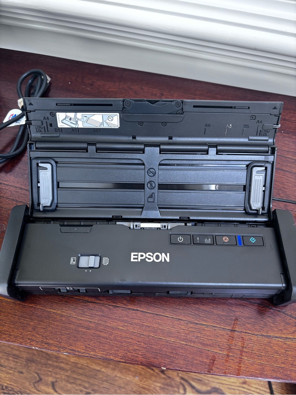 Epson ES-200 Portable Document Scanner in Black